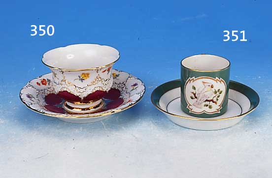 MOKKATASSE MIT UNTERTASSE, MEISSEN, 2. WAHL, 2. HäLFTE 20. JH., PORZELLAN, H. 5.5 CM, Z.T. PURPURFARBEN STAFFIERT, GOLDSTAFFAGE UND ...