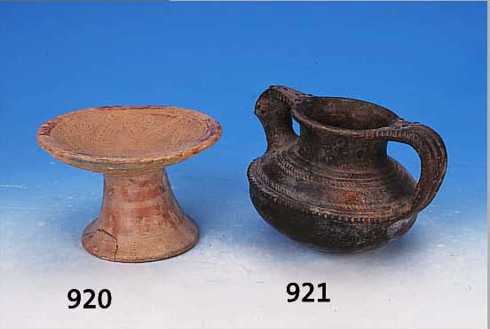 GEFäß, ANATOLIEN, 13.-12. JH. V. CHR., GEBRANNTER TON, RESTE ROTBRAUNER GLASUR, GEOMETRISCHER RITZDEKOR, H. CA. 9,5 CM, D. CA. 14 CM, ...