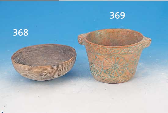 GEFäß, PERSIEN, 12. JH. N. CHR., GEBRANNTER TON MIT RESTEN TüRKISBLAUER GLASUR, GERITZTER DEKOR, H. CA. 8,5 CM