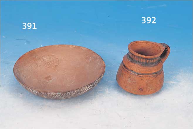 KLEINE SCHALE, PERU, CHIMU, 900-1100 N. CHR., GEBRANNTER TON, GERITZTER GEOMETRISCHER DEKOR, RANDBESCHäDIGUNGEN, D. CA. 12 CM