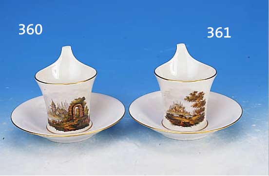 TASSE MIT UNTERTASSE, KPM, BERLIN, UM 1900, PORZELLAN, H. 9 CM, GOLDSTAFFAGE, SCHöNER LANDSCHAFTSDEKOR