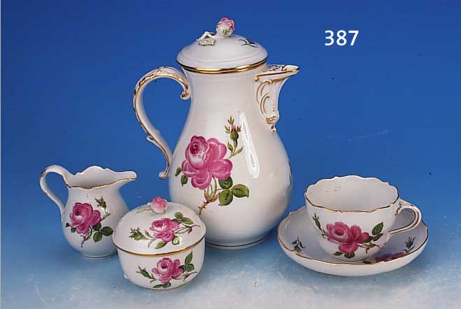KAFFEESERVICE, MEISSEN, 60ER JAHRE, 2. WAHL,PORZELLAN, ROTE ROSE, TASSENH. 6.5 CM, BEST. AUS KANNE, ZUCKERDOSE, UND SAHNEGIEßER, 6 TASSEN MIT ...