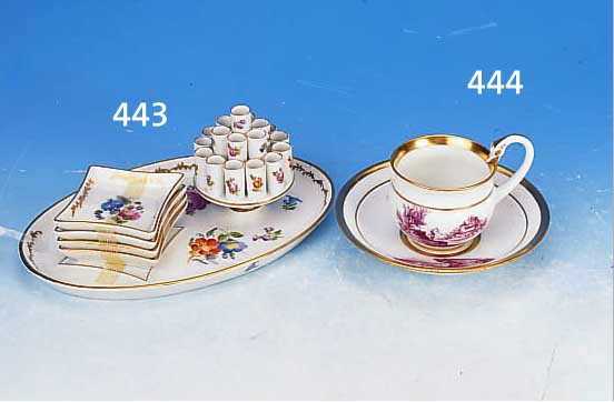 TASSE MIT UNTERTASSE, MEISSEN, UM 1815, PORZELLAN, H., PURPURFARBENE BEMALUNG, GOLD-, STAFFAGE