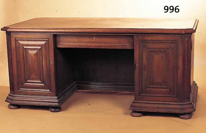 SCHREIBTISCH, DEUTSCH, STILMöBEL DER 70ER JAHRE, BAROCKSTIL, NUßBAUMFURNIER, FREI STELLBAR, CA. 78X173X87CM, GEBRAUCHSSCHäDEN EIN FUß ...