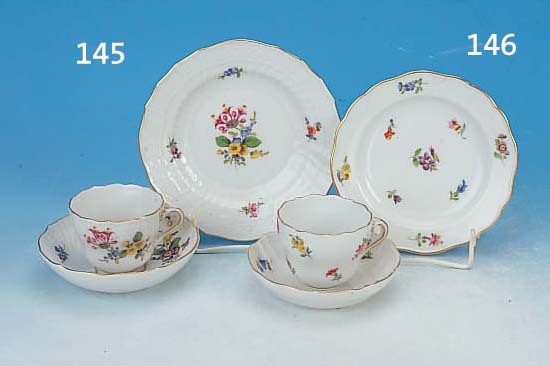 MOKKAGEDECK, MEISSEN, 2. HäLFTE 20. JH., PORZELLAN, TELLERDM. 13.5 CM, STREUBLüMCHEN- DEKOR MIT GOLDRAND