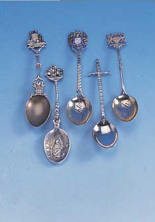 KONVOLUT 12 SAMMELLöFFEL, SILBER, TEILVERG.VON CA. 1900-1950, TEILW. EMAILL., U.A. BEZ. TORQUAY, MENTON, TEILW. MIT VERSCH. DARST., U.A. ...