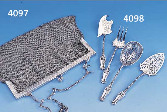 TASCHE, DEUTSCH UM 1900, SILBER GEPR., TOTAL CA. 235 G, KLASSIZISTISCHES DEKOR, TRAGEKETTE, CA. 19 X 16 CM