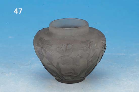 VASE, GALLé, UM 1900, FARBLOSES GLAS, H. 6.5 CM, GRüN UND LILAFARBEN üBERFANGEN, GESCHLIFFEN, GESCHNITTEN UND GEäTZT