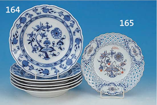 ZIERTELLER, MEISSEN, 2. HäLFTE 20. JH., PORZELLAN, DURCHBRUCHARBEIT, D. 20.5 CM, GOLDEN UND ROT GEHöHT