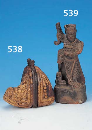 STEIGBüGEL, SüDAMERIKA, 19. JAHRHUNDERT, HOLZ/LEDER/EISEN, H. 19 CM T. 20 CM, EISENBüGEL MIT SILBEREINLAGEN, ALTERSSCHäDEN