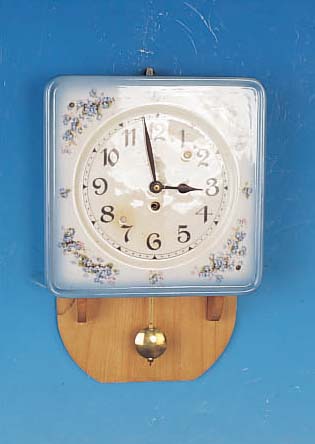 WANDUHR, MAX ROESLER, 30ER JAHRE, STEINGUT, VERGIßMEINICHTDEKOR, SKEL. MESSING- PLATINENWERK, HAKENGANG, FEDERHAUS, MARKE PFEILKREUZ, ...