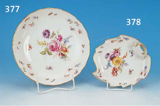 RUNDE SCHüSSEL, MEISSEN, UM 1870, 1. WAHL, PORZELLAN, SEHR FEIN BEMALT MIT BLUMENBOUQUET,STREUBLUMEN, INSEKTEN UND SCHMETTERLINGEN, GOLDRAND, ...