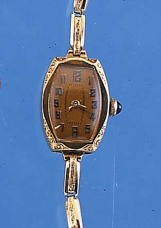 DAMENGOLDBANDUHR, DEUTSCHLAND UM 1936, GG 585/000 INCL. GG-FLECHTBAND, SCHARNIERBODEN, LüNETTE SCHMUCKGEPR., SICHERHEITSKETTCHEN, VERG. ...