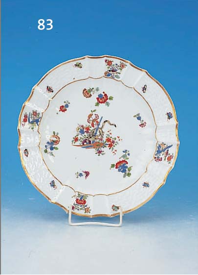 TELLER, MEISSEN, UM 1740, PORZELLAN, TIGER MIT IND. BLUMENDEKOR, GOLDSTAFFAGE BERIEBEN, D. 24 CM, SAMMELWüRDIG