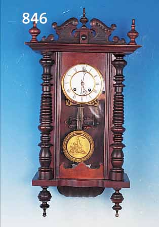 WANDUHR MIT VIERTELSTUNDENSCHLAG, FRANKR., UM 1900, VERZIERTES HOLZGEHäUSE, ALTER WURMBE- FALL, AUFSATZ SEK., 3-SEITIG VERGLAST, 2-GE- TEILTES ...