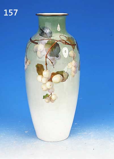 VASE, KPM, UM 1900, PORZELLAN, AUßERHALB DER MANUFAKTUR BEMALT VON P. MIETHE,SIGN., FEINE BUNTE MALEREI VON AUßERORDENTLICHHOHER ...