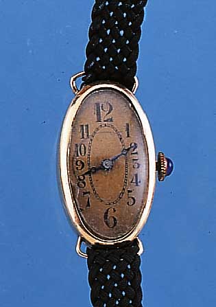 PARA DAMENARMBANDUHR, REF.-NR. 17295, DEUTSCHLAND UM 1934, GG 585/000, SCHARNIER- BODEN, VERG. BLATT FARBL. GET., VERG. OVALES ZYLINDERW., ...