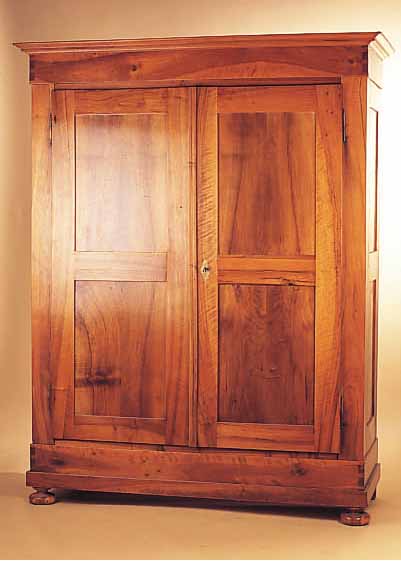 SCHRANK, DEUTSCH, PFALZ, UM 1840-50, NUßBAUM MASSIV, CA. 202 X 157 X 59 CM, AUFGE- ARBEITET BZW. REST., SCHLAGLEISTE U. LEISTE AM KRANZ U. ...