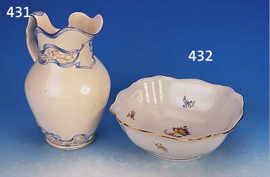 KANNE, MEHLEM BONN, UM 1902-06, FEINSTEINGUT, RELIEFIERT UND BLAU UND GOLDEN GEFASST, BERIEBEN, H. CA. 28 CM