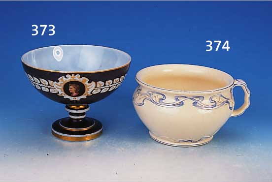NACHTTOPF, MEHLEM BONN, UM 1902-06, FEINSTEINGUT, RELIEFIERT UND BLAU UND GOLDEN GEFASST, H. CA. 13 CM, BERIEBEN