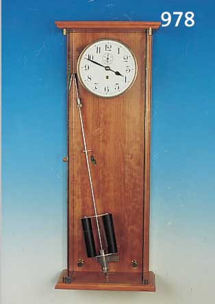 WANDUHR, GUSTAV BECKER, UHRWERK UM 1926, EINGEBAUT IN SEK. DREISEITIGEN VERGLASTEN GE- HäUSE, MASS. MESSINGTRAGESTUHL, ZIFFERBLATT UND ...