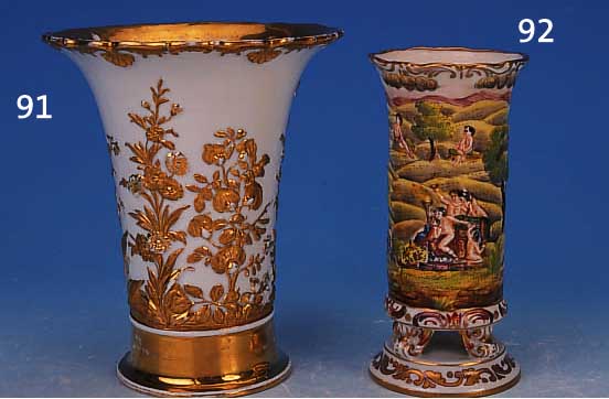VASE, VOLKSTEDT, 19. JH., PORZELLAN, TEIL- RELIEFIERTER DEKOR IM CAPPO DI MONTE-STIL, FEINE BUNTE BEMALUNG, ALLEGORISCHE SZENEN IN LANDSCHAFT, ...
