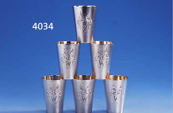 6 BECHER, DEUTSCH, UM 1900, 800ER SILBER, MATTIERT, INNENVERGOLDET, WAPPEN MIT MONOGR. "W", H CA. 8.5 CM, IM ETUI, ZUS. ...