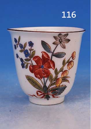 TASSE, MEISSEN, UM 1730, PORZELLAN, FEINE BUNTE BEMALUNG VON BLUMENBOUQUET UND INSEKTEN,WIE Z. B. MAIKäFER, RAUPE, WESPE ETC., AUSGE- FALLENER ...