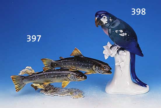 PORZELLANFIGUR, HUTSCHENREUTHER, NEUERE AUSFORMUNG, ZWEI FORELLEN, BUNT NATURA- LISTISCH BEMALT, H. CA. 20.5 CM, L. CA. 41 CM