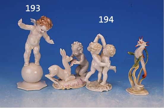 PORZELLANSKULPTUR, HUTSCHENREUTHER, 2. HäLFTE HäLFTE 20. JH., SEEPFERDCHEN, BEMALT, SIGN. ACHTZIGER, H. 13 CM
