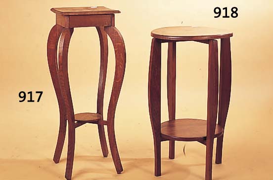 ZWEI BLUMENSäULEN, DEUTSCH, UM 1920-30, EICHE MASSIV UND FURNIERT, H. CA. 81 BZW. 71 CM