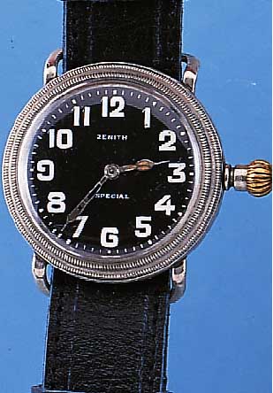 ZENITH FLIEGERARMBANDUHR SPEZIAL, SCHWEIZ UM 1930, METALL BLANC GEH., BODEN U. GLASR. GESCHR., SCHW. EMAILBL., INNENZEIGER FüR DREHB. ...