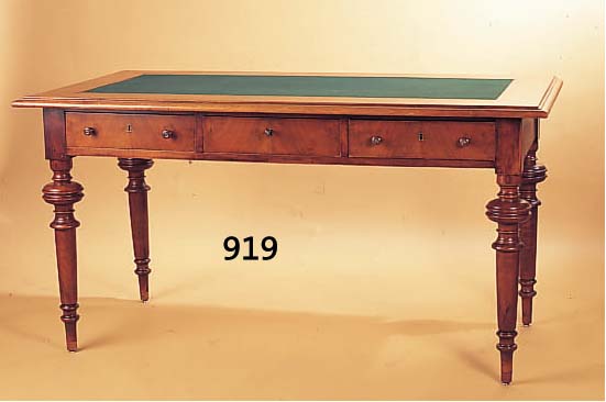 SCHREIBTISCH, GRüNDERZEIT, UM 1880/90, NUßBAUMFURNIER, FILZPLATTE ERNEUERT, L. ALTERSSPUREN, 82 X 156 X 81 CM