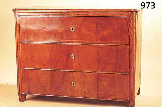 KOMMODE, DEUTSCH, UM 1860, ULME MASSIV UND FURNIERT, 90 X 115 X 59 CM, DREISCHüBIG, OHNE SCHLüSSEL, ALTERSBEDINGT BESCH.