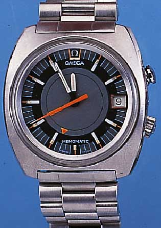 OMEGA ARMBANDWECKER MEMOMATIC, SCHWEIZ UM 1972, EDELST., EDELST.-BAND, BODEN GESCHR., DATUMKORREKTURDR. AUßEN 3, WECKBEREITSCH. AU- ßEN 2, 19 ...