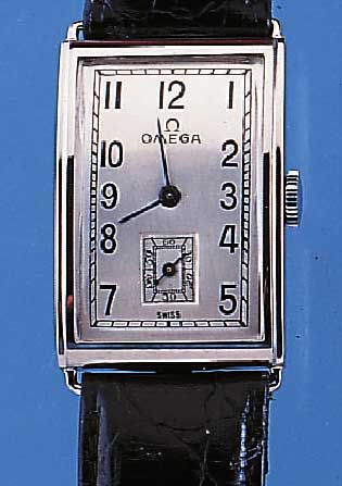 OMEGA HERRENARMBANDUHR, REF.-NR. 891, SCHWEIZ UM 1942, EDELST., RECT.-FORM, BODEN GEDR., IN SICH L. GEW., BLATT REST., KL. SEK. TEILVERT., ...