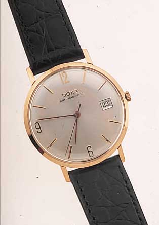 DOXA HERRENARMBANDUHR ANTIMAGNETIK, SCHWEIZ UM 1965, RG 585/000, GLASR. GEDR., D. CA. 34 MM, LEDERB. NEU, BLATT PERF. REST., RUNDANKER-W., BAUWEISE ...
