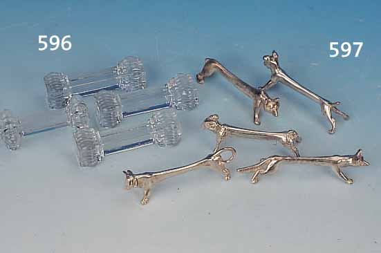 KONV. AUS 11 MESSERBäNKCHEN, FRANKREICH, 30ER J., FARBL. GLAS, 2 VERSCH. AUSFüHRUNGEN, 6X SäULENFORM, 6X FLORAL VERZIERT, L. 7,5/9CM,MIN. ...
