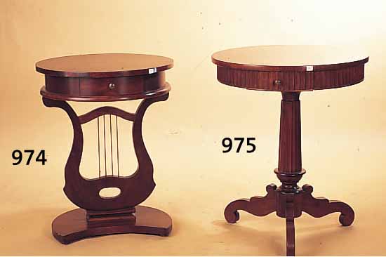 KL. BEISTELLTISCH, STILMöBEL, 2. HäLFTE 20. JH., NUßBAUM MASSIV, MIT SCHUBLADE, LEICHTE GEBRAUCHSSPUREN, H. 70 CM, D. 55 CM