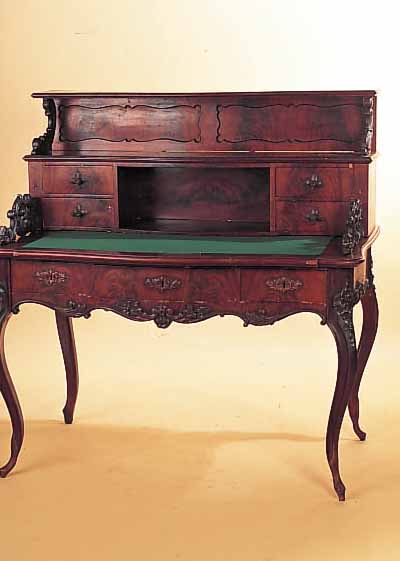 SCHREIBTISCH, DEUTSCH, UM 1850/60, MAHAGONIFURNIER, BESCHäDIGT UND REST.BEDüRFTIGFILZPLATTE ERNEUERT, 117 X 115X 68 CM, OHNE SCHLüSSEL