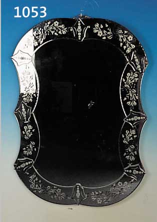 WANDSPIEGEL, 20. JH., HOLZ, REICH FLORAL VERZIERT, GRAVIERT, CA. 97 X 68 CM