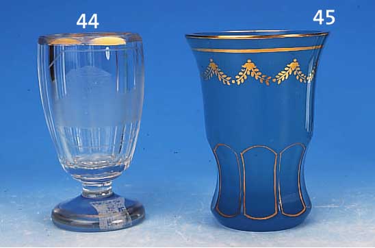 BECHERGLAS, ITALIEN, 20. JH., TüRKISBLAUES OPALINGLAS, IM UNTEREN BEREICH FACETT., GOLDSTAFFAGE, DIESE L. BER., H. CA. 13 CM, ...