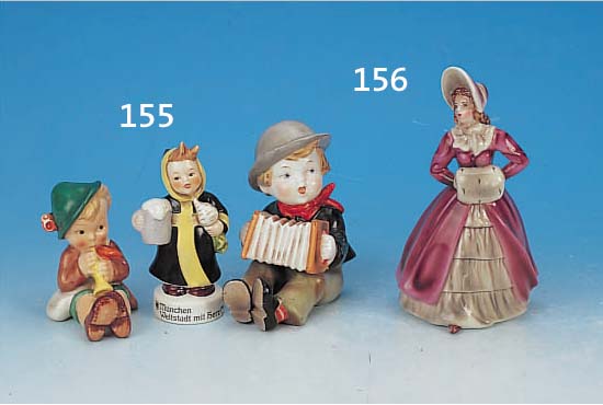 3 SKULPTUREN, GOEBEL, STEINGUT, H. 14 CM: JUNGE MIT ZIEHARMONIKA, MIN. AM HUT BESTOßEN; JUNGE MIT FLöTE, H. 11 CM UND ...