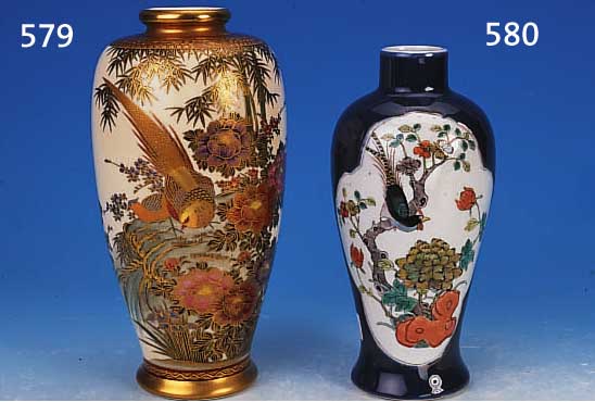 VASE, JAPAN, UM 1930, STEINGUT, REICHE BUNTEBEMALUNG, PARADIESVöGEL ZWISCHEN BAMBUS UND BLUMEN, GOLDSTAFFAGE, H. 25 CM, AM BODEN BEZ.