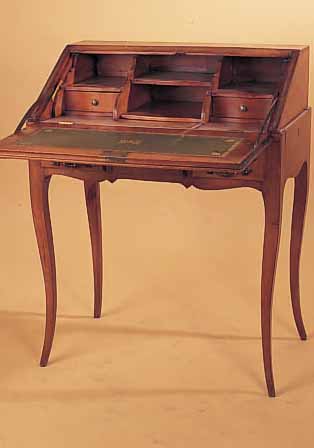 SEKRETäR, FRANKREICH, UM 1920, NUßBAUMFURNIERALTERS- BZW. GEBRAUCHSSCHäDEN, 90 X 69 X 42 CMOHNE SCHLüSSEL