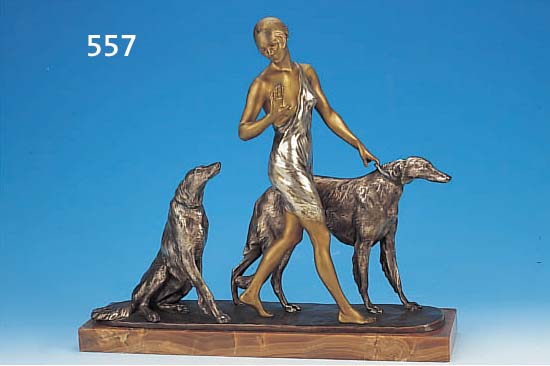 RICHé, LOUIS, 1877- 1949, DAT. 42, BRONZE, 55 X 61 CM, JUNGE FRAU MIT ZWEI WINDHUNDEN, SIGNIERT UND DATIERT, PATINIERT, SAMMELWüRDIG