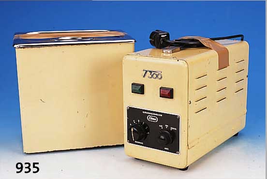 ULTRASCHALLGERäT "ELMA", UM 1970, METALL- GEHäUSE GELACKT, FüLLMENGE 2 LITER, NETZSPANNE110-240 VOLT, 50-60 HZ, MIT DAZUGEHöRIGEM ...