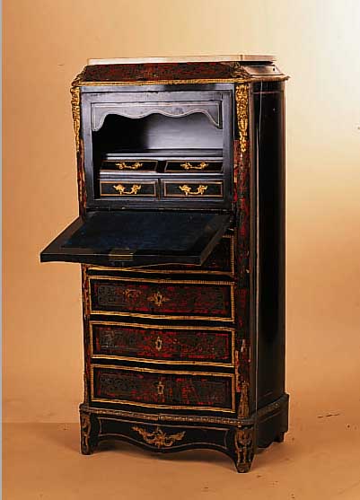STANDSEKRETäR, FRANKREICH, UM 1870/80 , HOLZ MIT Z.T. SCHILDPATTAUFLAGEN UND MESSING- INTARSIEN IN BOULLE-TECHNIK, INNENEINRICHTUNG ...
