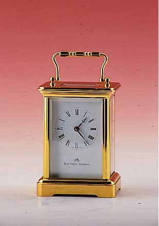 MATTHEW NORMAN TISCHUHR, REF.-NR. 1754, SCHWEIZ UM 1990, METALL HARTVERG., 5-FLäCHIGE VERGL., FACETT., BAUWEISE EINER ENGLISCHEN REISEUHR, ...