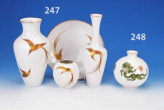 KUGELVASE, MEISSEN, 20. JH., 2. WAHL, PORZELLAN, GRüNER DRACHENDEKOR, GOLDRAND, H. CA. 17 CM